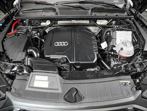 Daytona Gray Pearl Effect 2023 Audi Q5 45 S line Premium Plus
