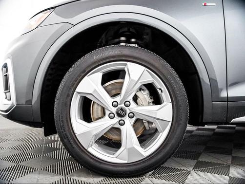 Daytona Gray Pearl Effect 2023 Audi Q5 45 S line Premium Plus