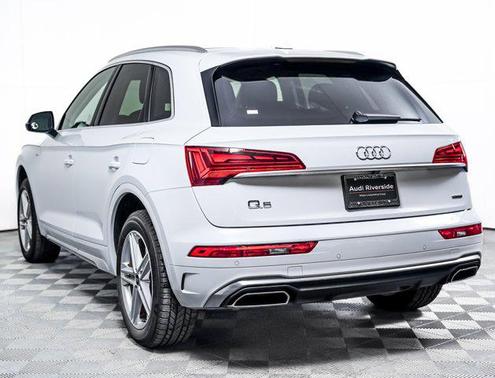 Glacier White Metallic 2023 Audi Q5 e 55 S line Premium Plus