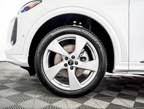 Glacier White Metallic 2026 Audi Q5 Premium Plus TFSI quattro S tronic