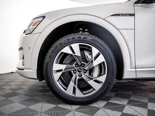 2021 Audi e-tron Premium