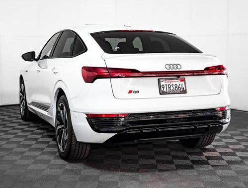 2024 Audi Q8 e-tron Premium Plus