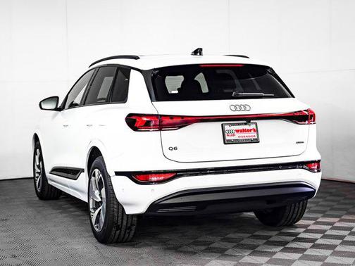 2025 Audi Q6 e-tron Premium Plus quattro