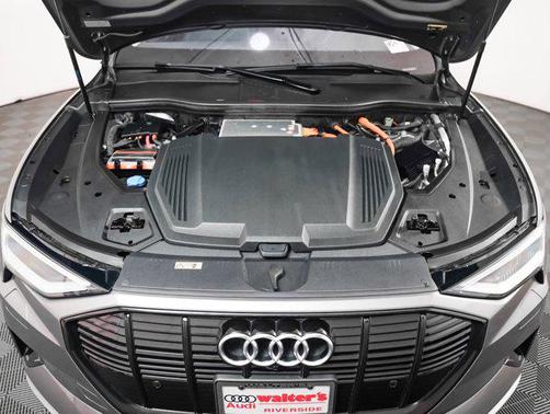 2021 Audi e-tron Premium Plus