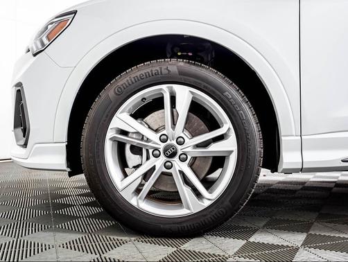 Glacier White Metallic 2023 Audi Q3 Premium 45 TFSI S line quattro Tiptronic