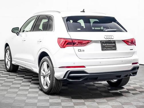 Glacier White Metallic 2023 Audi Q3 Premium 45 TFSI S line quattro Tiptronic