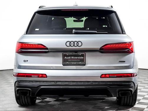 Satellite Silver Metallic 2025 Audi Q7 55 Premium Plus