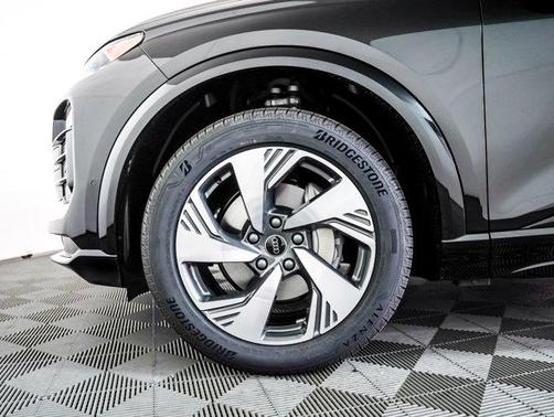 2025 Audi Q6 e-tron Premium quattro