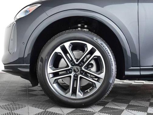 2025 Audi Q5 Premium TFSI quattro S tronic