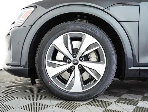 2024 Audi Q8 e-tron Premium Plus