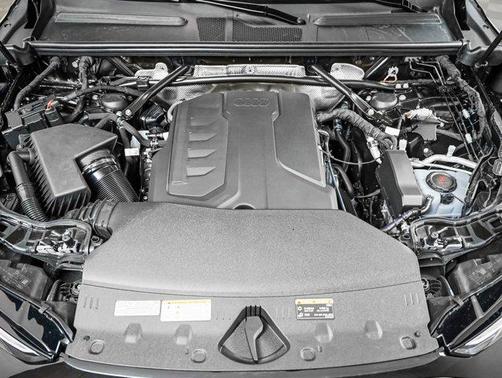 Mythos Black Metallic 2026 Audi Q5 Premium Plus TFSI quattro S tronic
