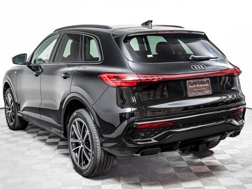 Mythos Black Metallic 2026 Audi Q5 Premium Plus TFSI quattro S tronic