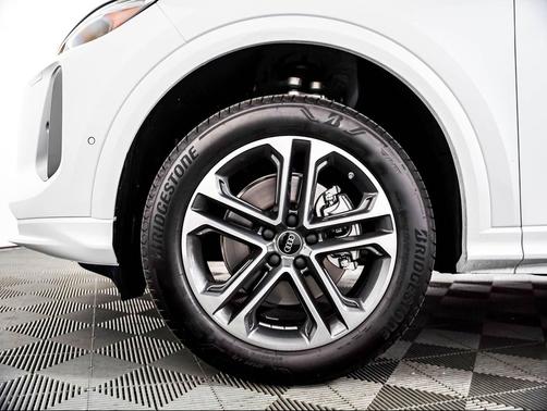 Glacier White Metallic 2026 Audi Q5 Premium Plus TFSI quattro S tronic