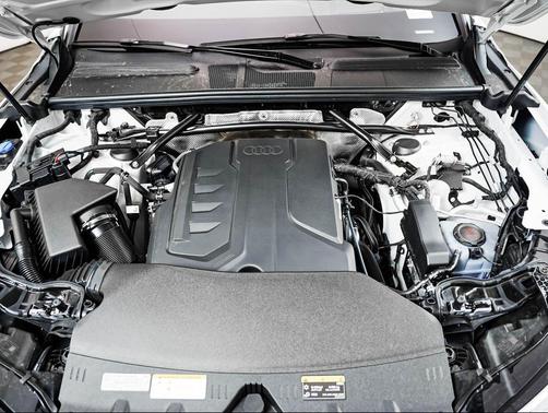 Glacier White Metallic 2026 Audi Q5 Premium Plus TFSI quattro S tronic