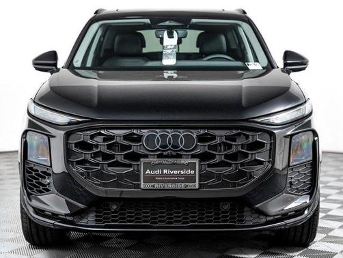 Mythos Black Metallic 2026 Audi Q3 TFSI quattro S tronic