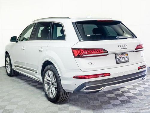 2022 Audi Q7 55 Premium Plus