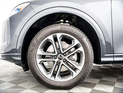 Tambora Gray Metallic 2025 Audi Q5 Premium Plus TFSI quattro S tronic