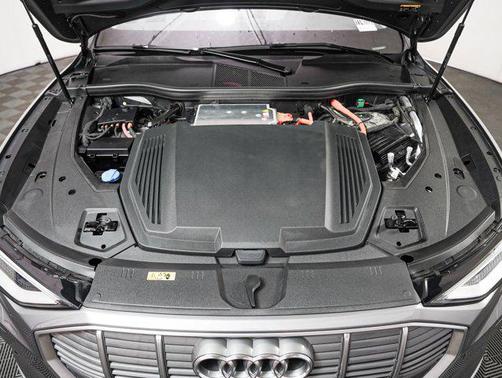 2022 Audi e-tron Premium Plus