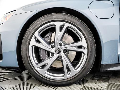 Kemora Gray Metallic 2023 Audi e-tron GT Premium Plus quattro