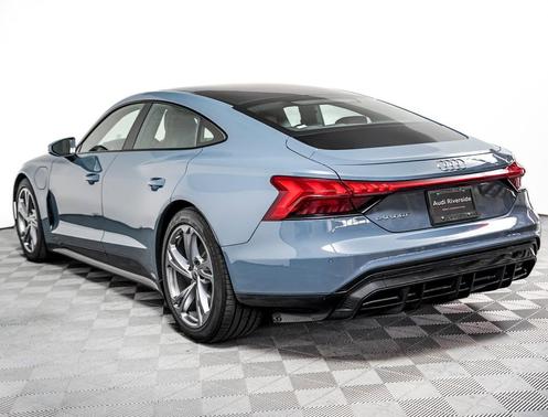 Kemora Gray Metallic 2023 Audi e-tron GT Premium Plus quattro