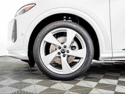 Glacier White Metallic 2026 Audi Q5 Prestige TFSI quattro S tronic