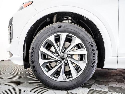 2025 Audi Q6 e-tron Premium quattro