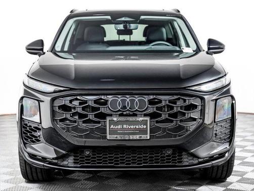 Mythos Black Metallic 2026 Audi Q3 TFSI quattro S tronic