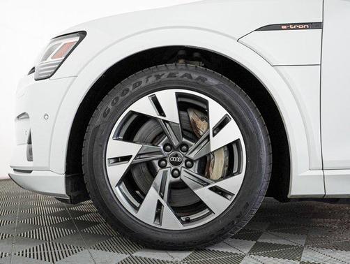 2021 Audi e-tron Premium