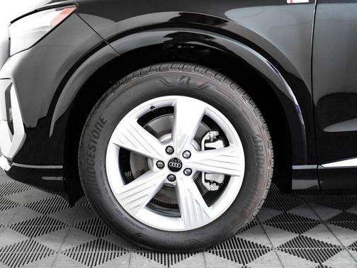 2025 Audi Q4 e-tron Premium 55 quattro