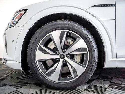 2024 Audi Q8 e-tron Premium Plus