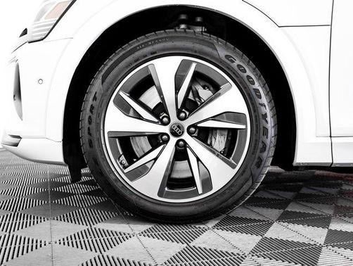 2024 Audi Q8 e-tron Premium Plus