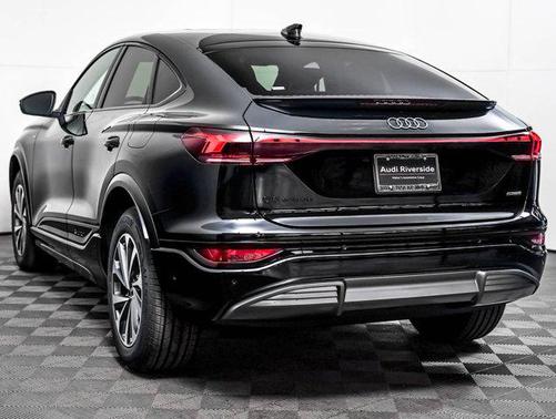 Mythos Black Metallic 2027 Audi Q6 e-tron Sportback Premium