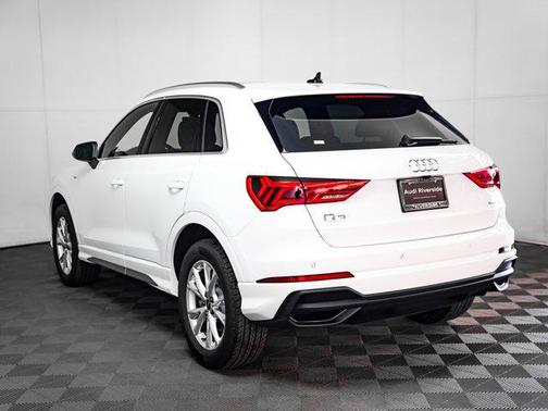 2025 Audi Q3 Premium 45 TFSI S line quattro Tiptronic