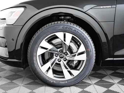 2022 Audi e-tron Premium