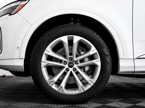 2025 Audi Q7 45 Premium Plus