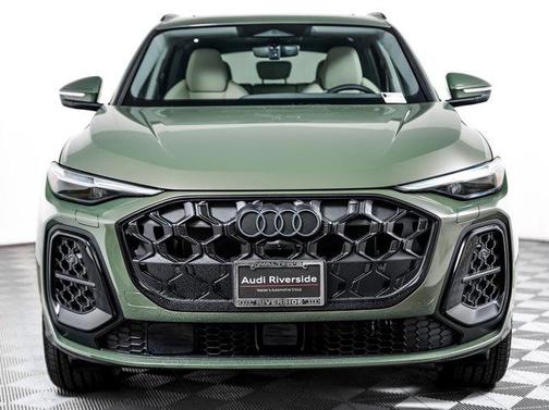 District Green Metallic 2026 Audi Q5 Premium Plus TFSI quattro S tronic