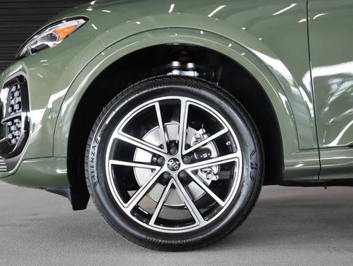 District Green Metallic 2026 Audi Q5 Premium Plus TFSI quattro S tronic