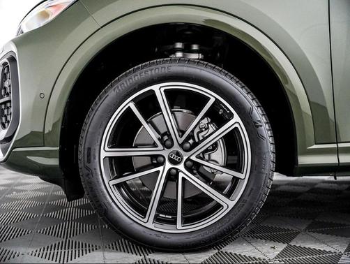 District Green Metallic 2026 Audi Q5 Premium Plus TFSI quattro S tronic
