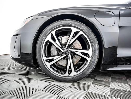 Mythos Black Metallic 2023 Audi e-tron GT Premium Plus quattro