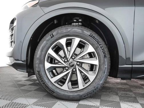 2025 Audi Q6 e-tron Premium quattro