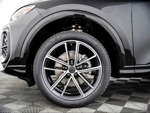 Mythos Black Metallic 2026 Audi Q5 Premium Plus TFSI quattro S tronic