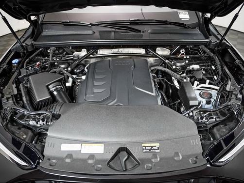 Mythos Black Metallic 2026 Audi Q5 Premium Plus TFSI quattro S tronic