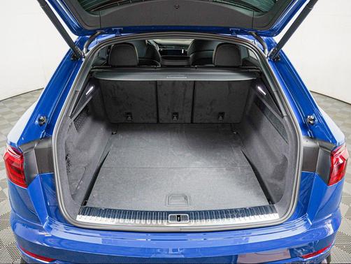 Ascari Blue Metallic 2026 Audi SQ8 4.0T Premium Plus