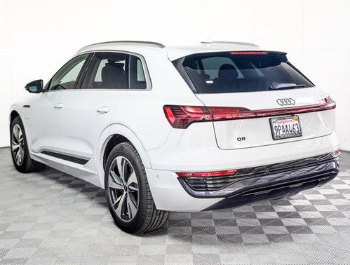 2024 Audi Q8 e-tron Premium Plus