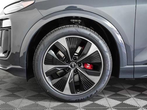2025 Audi SQ6 e-tron Prestige quattro