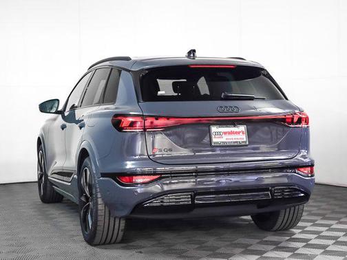 2025 Audi SQ6 e-tron Prestige quattro