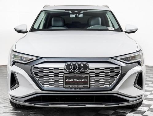 Glacier White Metallic 2024 Audi Q8 e-tron Premium Plus
