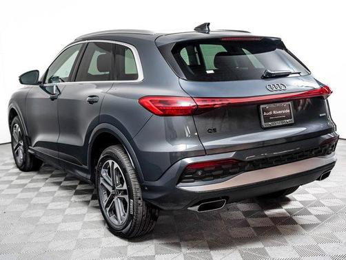 Tambora Gray Metallic 2026 Audi Q5 Premium TFSI quattro S tronic