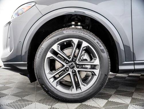 Tambora Gray Metallic 2026 Audi Q5 Premium TFSI quattro S tronic