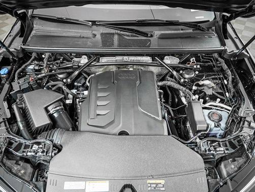 Mythos Black Metallic 2026 Audi Q5 Premium Plus TFSI quattro S tronic